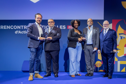 Photo de la remise du trophée du deux-millionième de la garantie Visale